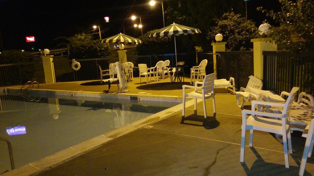 Baymont By Wyndham Cave City Esterno foto